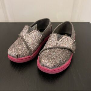 Tom’s toddler dark glitter